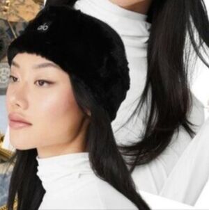 Alo Yoga Viral Headband